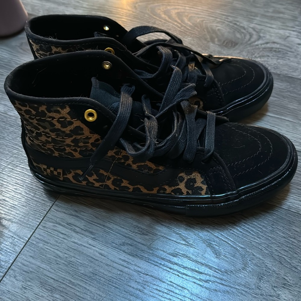 Van leopard high tops